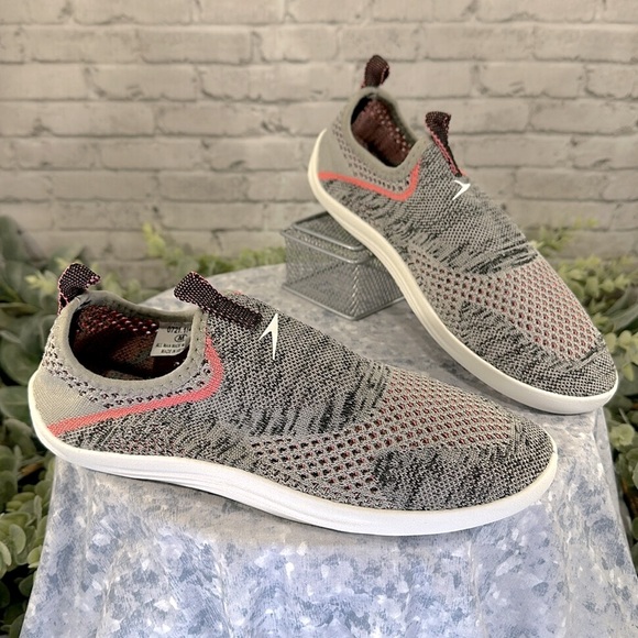 Speedo “Surfstrider” Black/Gray/Pink Stretch Knit Water Shoes WMS 7-8☀️NWOT - Picture 1 of 9